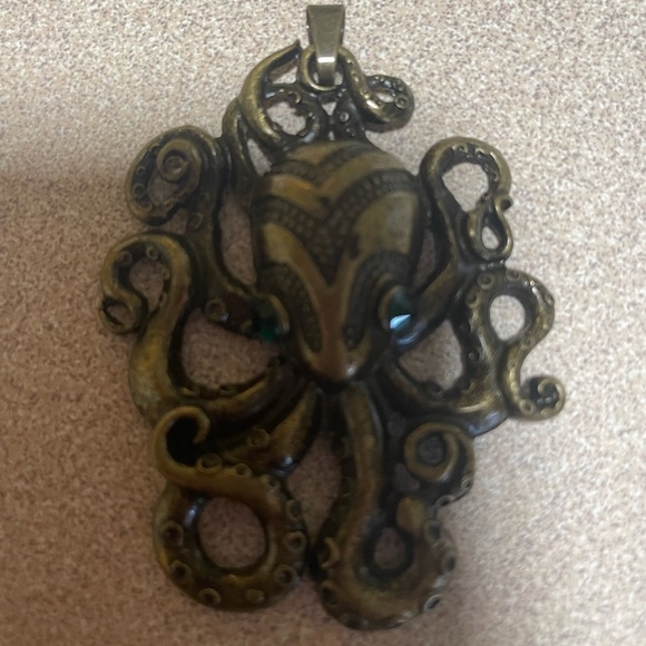 Brass Detailed Octopus With Flashy Emerald Eyes Pendant - Picture 2 of 5